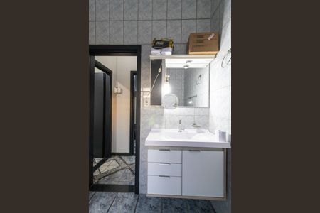 Casa à venda com 220m², 4 quartos e 4 vagas Casa à venda com 220m², 4 quartos e 4 vagasBanheiro