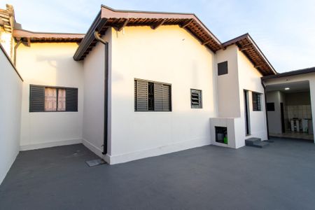 Casa à venda com 220m², 4 quartos e 4 vagas Casa à venda com 220m², 4 quartos e 4 vagasQuintal