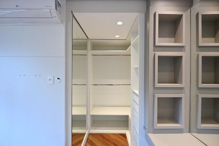 Armário da Suíte  2 de apartamento para alugar com 2 quartos, 105m² em Vila Andrade, São Paulo