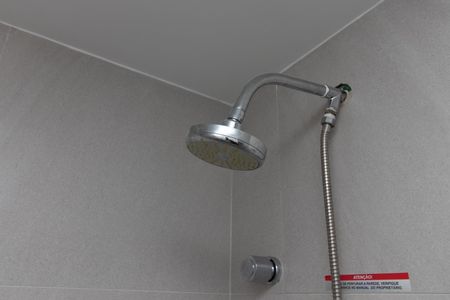 Banheiro de apartamento para alugar com 1 quarto, 25m² em Cidade Baixa, Porto Alegre