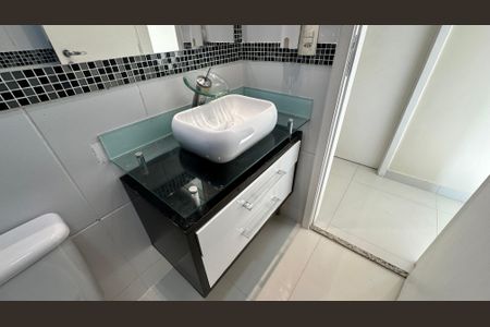Apartamento para alugar com 74m², 2 quartos e 2 vagasBanheiro Social