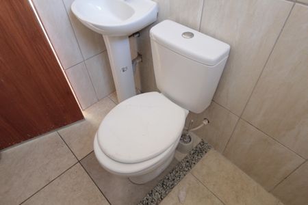 Casa à venda com 241m², 3 quartos e 4 vagasCasa 3 - Banheiro Social