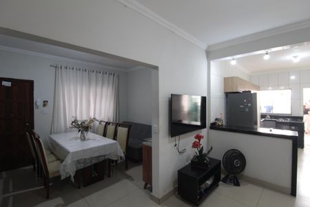 Casa à venda com 241m², 3 quartos e 4 vagasCasa 1 - Sala