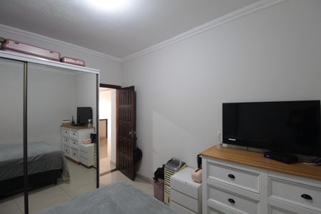 Casa à venda com 241m², 3 quartos e 4 vagasCasa 1 - Quarto 2