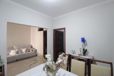 Casa à venda com 241m², 3 quartos e 4 vagasCasa 1 - Sala