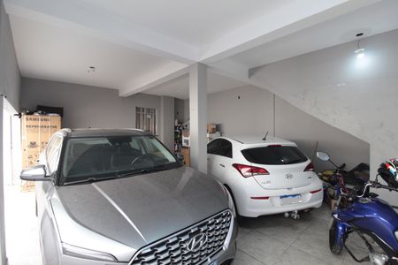 Casa à venda com 241m², 3 quartos e 4 vagasCasa 1 - Garagem