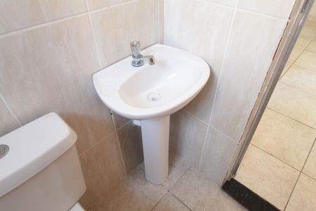 Casa à venda com 241m², 3 quartos e 4 vagasCasa 2 -  Banheiro