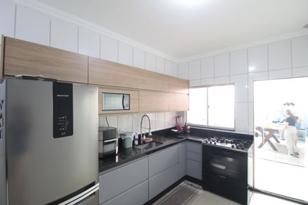 Casa à venda com 241m², 3 quartos e 4 vagasCasa 1 - Cozinha