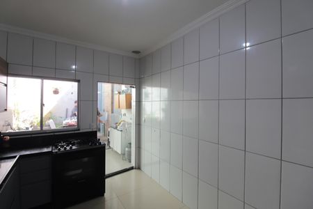 Casa à venda com 241m², 3 quartos e 4 vagasCasa 1 - Cozinha