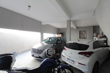 Casa à venda com 241m², 3 quartos e 4 vagasCasa 1 - Garagem