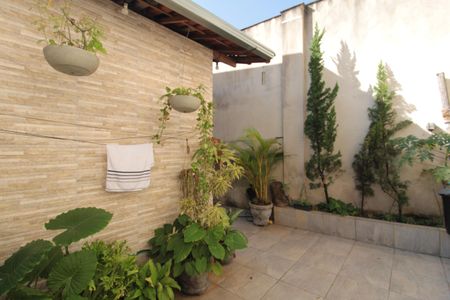 Casa à venda com 241m², 3 quartos e 4 vagasCasa 1 - Quintal