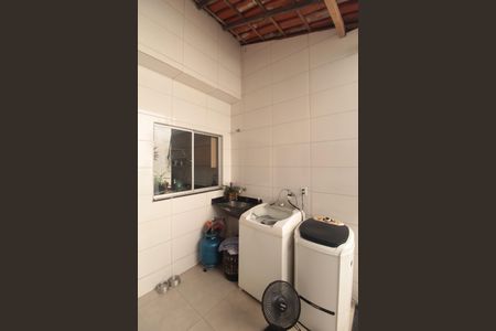 Casa à venda com 241m², 3 quartos e 4 vagasCasa 1 - Área de Serviço