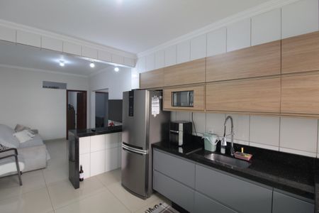 Casa à venda com 241m², 3 quartos e 4 vagasCasa 1 - Cozinha