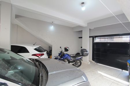 Casa à venda com 241m², 3 quartos e 4 vagasCasa 1 - Garagem