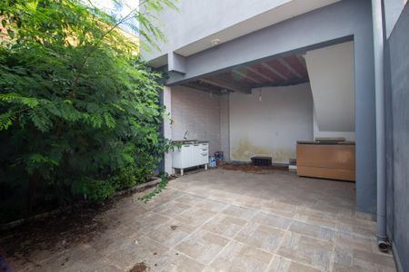 Casa para alugar com 300m², 3 quartos e 2 vagasQuintal