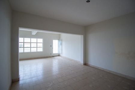 Casa para alugar com 300m², 3 quartos e 2 vagasSala