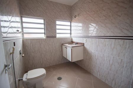 Casa para alugar com 300m², 3 quartos e 2 vagasBanheiro Social