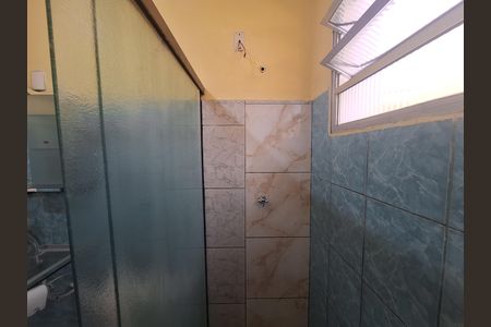 Casa para alugar com 150m², 4 quartos e 2 vagasBanheiro social