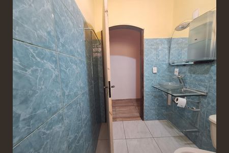 Casa para alugar com 150m², 4 quartos e 2 vagasBanheiro social