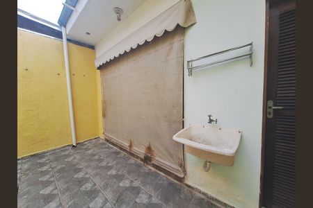Área de serviço de casa para alugar com 4 quartos, 150m² em Parque Maria Helena, Suzano