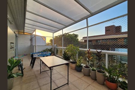 Apartamento à venda com 200m², 4 quartos e 3 vagas Apartamento à venda com 200m², 4 quartos e 3 vagasCobertura