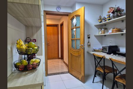 Apartamento à venda com 200m², 4 quartos e 3 vagas Apartamento à venda com 200m², 4 quartos e 3 vagasCozinha