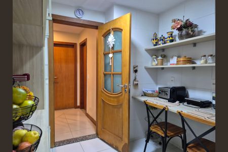 Apartamento à venda com 200m², 4 quartos e 3 vagas Apartamento à venda com 200m², 4 quartos e 3 vagasCozinha