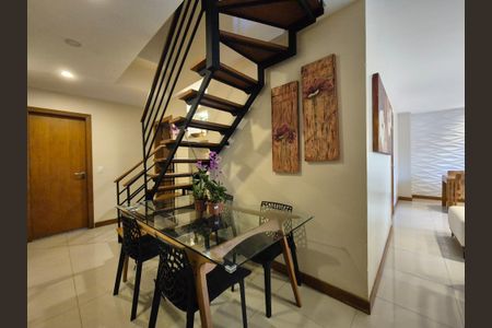 Apartamento à venda com 200m², 4 quartos e 3 vagas Apartamento à venda com 200m², 4 quartos e 3 vagasSala