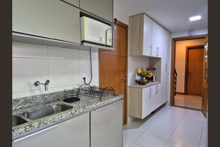 Apartamento à venda com 200m², 4 quartos e 3 vagas Apartamento à venda com 200m², 4 quartos e 3 vagasCozinha