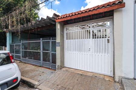 Casa à venda com 270m², 4 quartos e 4 vagas Casa à venda com 270m², 4 quartos e 4 vagasFachada