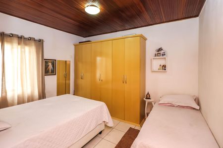 Casa à venda com 270m², 4 quartos e 4 vagas Casa à venda com 270m², 4 quartos e 4 vagasCasa 1 - Quarto 1