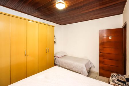 Casa à venda com 270m², 4 quartos e 4 vagas Casa à venda com 270m², 4 quartos e 4 vagasCasa 1 - Quarto 1