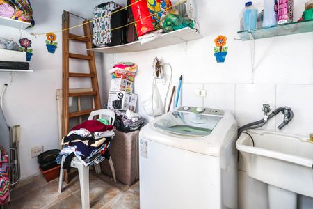 Casa à venda com 270m², 4 quartos e 4 vagas Casa à venda com 270m², 4 quartos e 4 vagasCasa 1 - Área de serviço