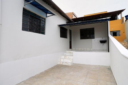 Casa para alugar com 70m², 2 quartos e 1 vagaQuintal