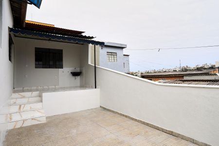 Casa para alugar com 70m², 2 quartos e 1 vagaQuintal