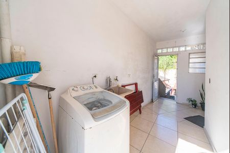 Casa à venda com 210m², 5 quartos e 3 vagas Casa à venda com 210m², 5 quartos e 3 vagasÁrea de Serviço