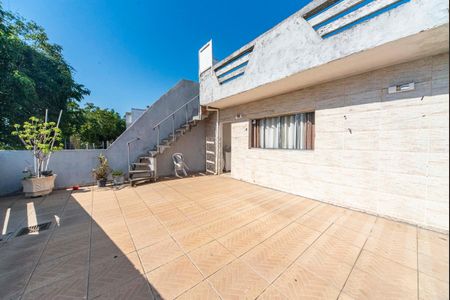 Casa à venda com 210m², 5 quartos e 3 vagas Casa à venda com 210m², 5 quartos e 3 vagasVaranda