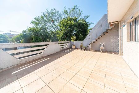 Casa à venda com 210m², 5 quartos e 3 vagas Casa à venda com 210m², 5 quartos e 3 vagasVaranda