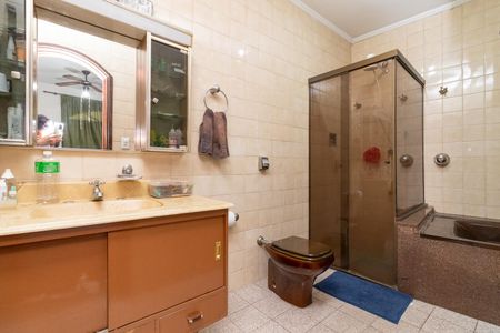 Casa para alugar com 330m², 4 quartos e 5 vagasBanheiro da Suíte 1