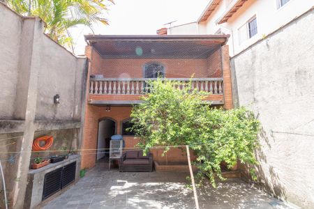 Casa para alugar com 330m², 4 quartos e 5 vagasFachada dos fundos