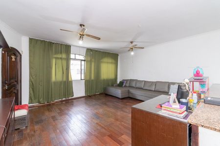 Casa para alugar com 330m², 4 quartos e 5 vagasSala