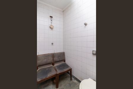 Casa para alugar com 330m², 4 quartos e 5 vagasBanheiro da área de serviço