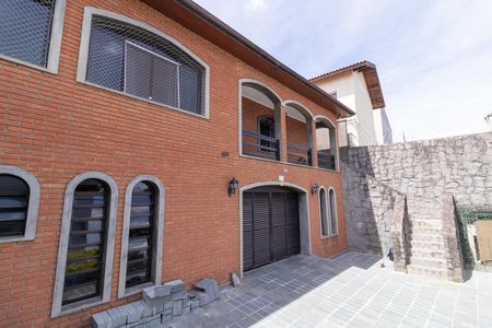 Casa para alugar com 330m², 4 quartos e 5 vagasFachada