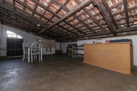 Casa para alugar com 330m², 4 quartos e 5 vagasSótão 1