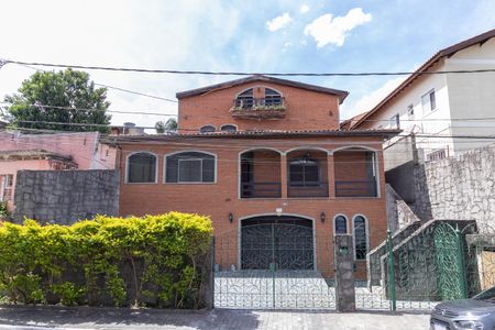 Casa para alugar com 330m², 4 quartos e 5 vagasFachada