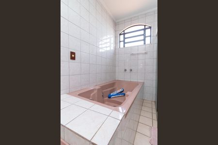 Casa para alugar com 330m², 4 quartos e 5 vagasBanheiro da Suíte 2