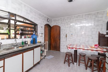 Casa para alugar com 330m², 4 quartos e 5 vagasCozinha