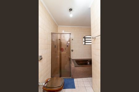 Casa para alugar com 330m², 4 quartos e 5 vagasBanheiro da Suíte 1