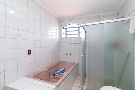 Casa para alugar com 330m², 4 quartos e 5 vagasBanheiro da Suíte 2