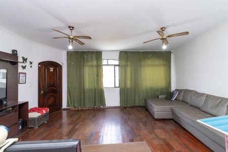 Casa para alugar com 330m², 4 quartos e 5 vagasSala